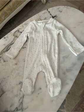 NWOT White Ribbed Footed One-Piece with Pink Dot Print Sz Newborn C:5025A